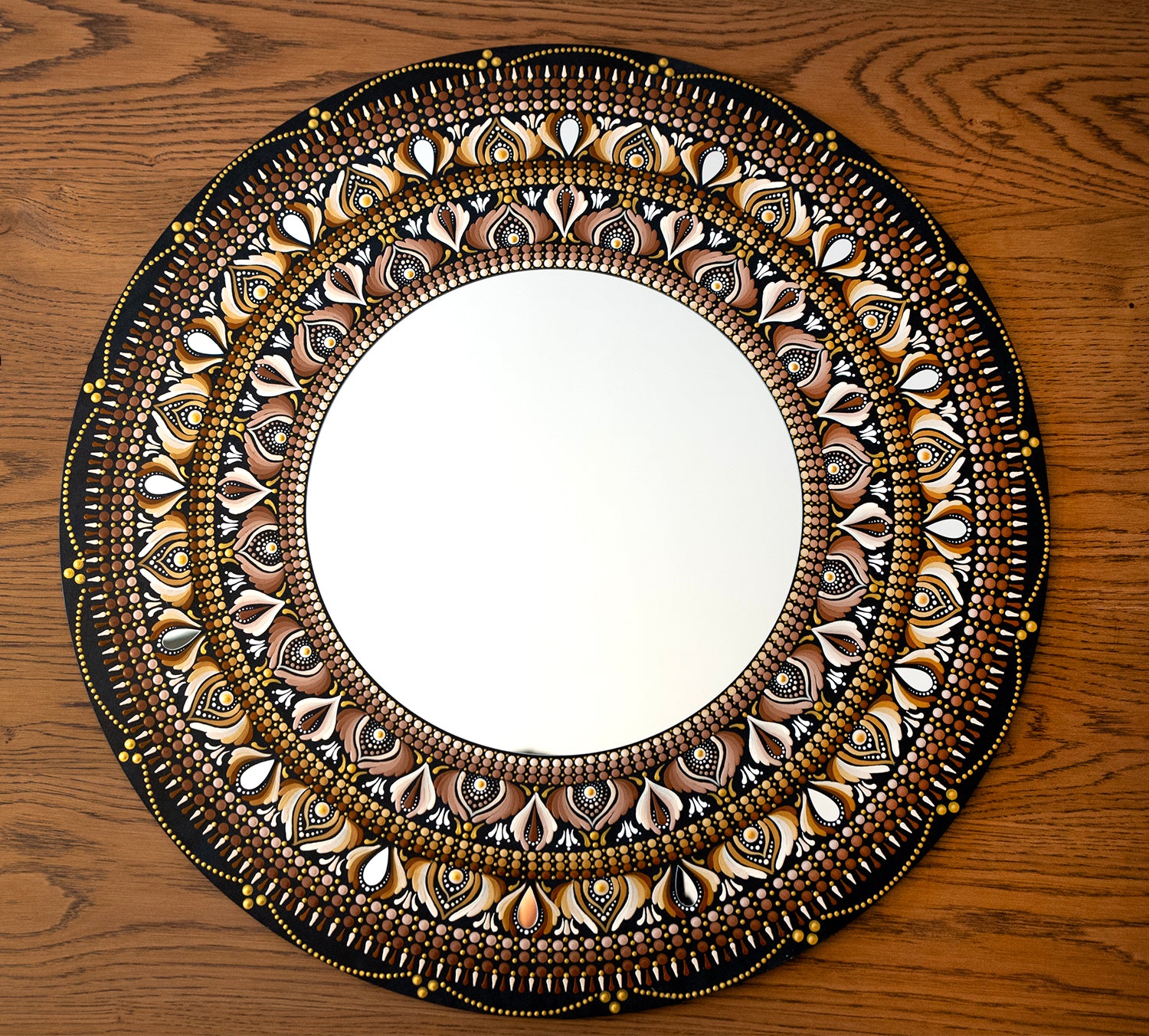 Quadro de Mandala estilo clássico de 60 cm com espelho de 40cm