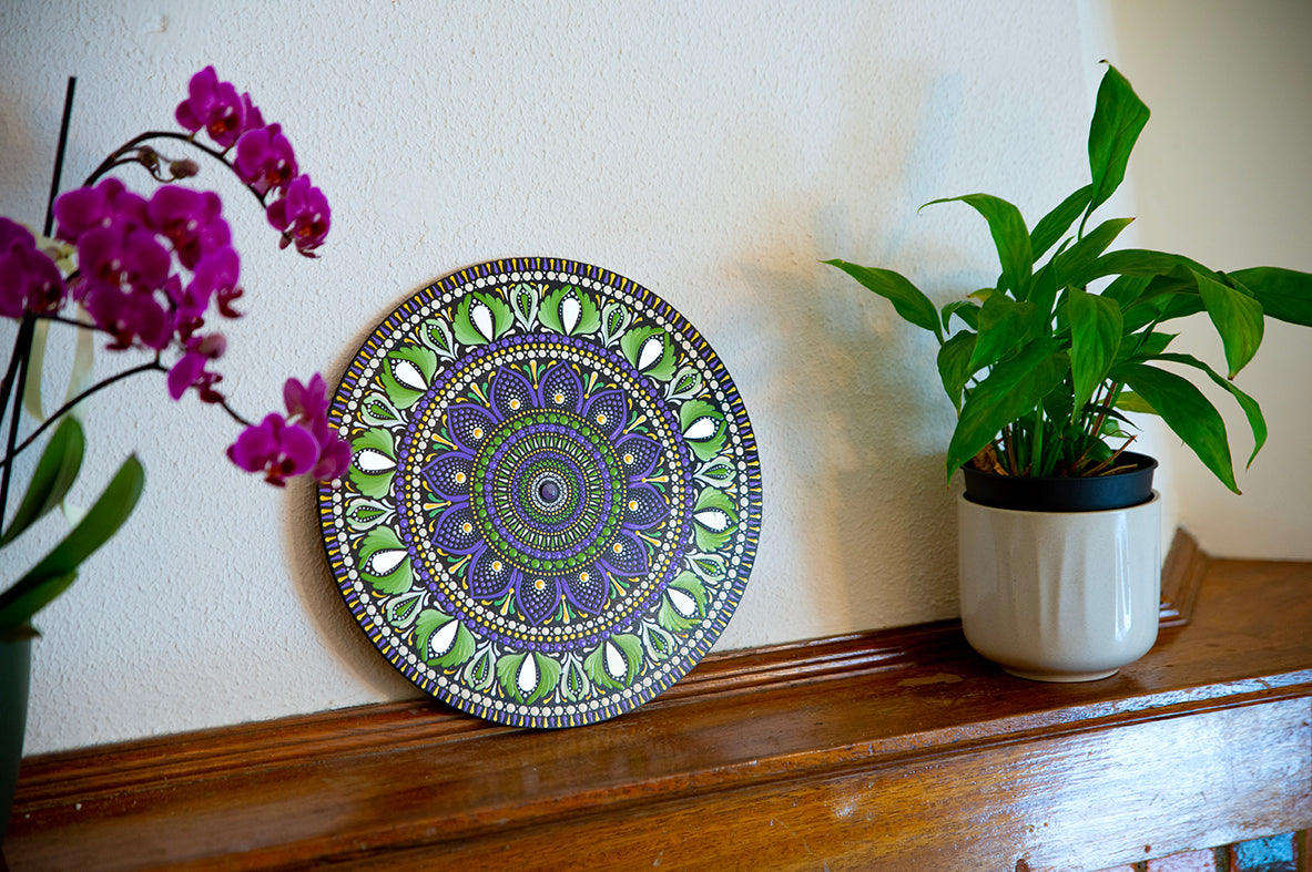 Quadro de Mandala de 30cm inspirada nas cores da cura - Violeta e Verde