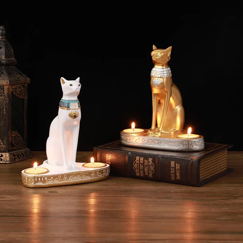 Estátua e castiçal da deusa egípcia dos gatos Bastet