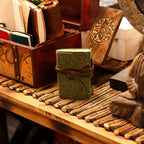 Caderno grosso de couro com borda deckle – Padrão labirinto verde – 12,7×8,9 cm