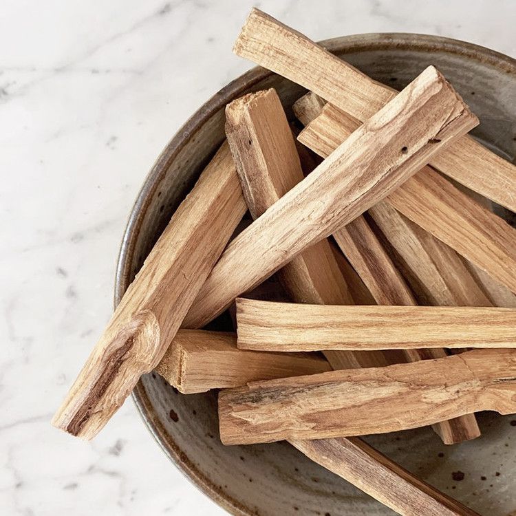 50g de paus verdes de Palo Santo 5-8 paus