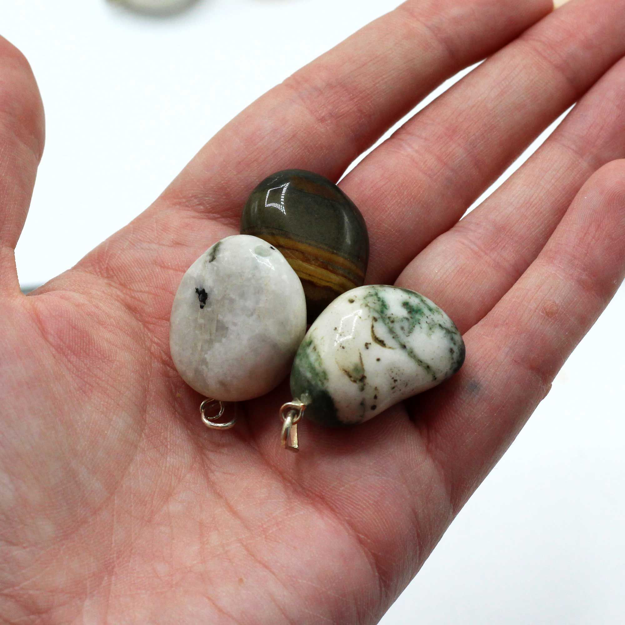 20x Pingentes mistos de Cristal Prateado e Pedras Lapidadas