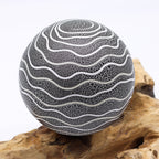 Candeeiro de mesa com abajur esférico - às riscas