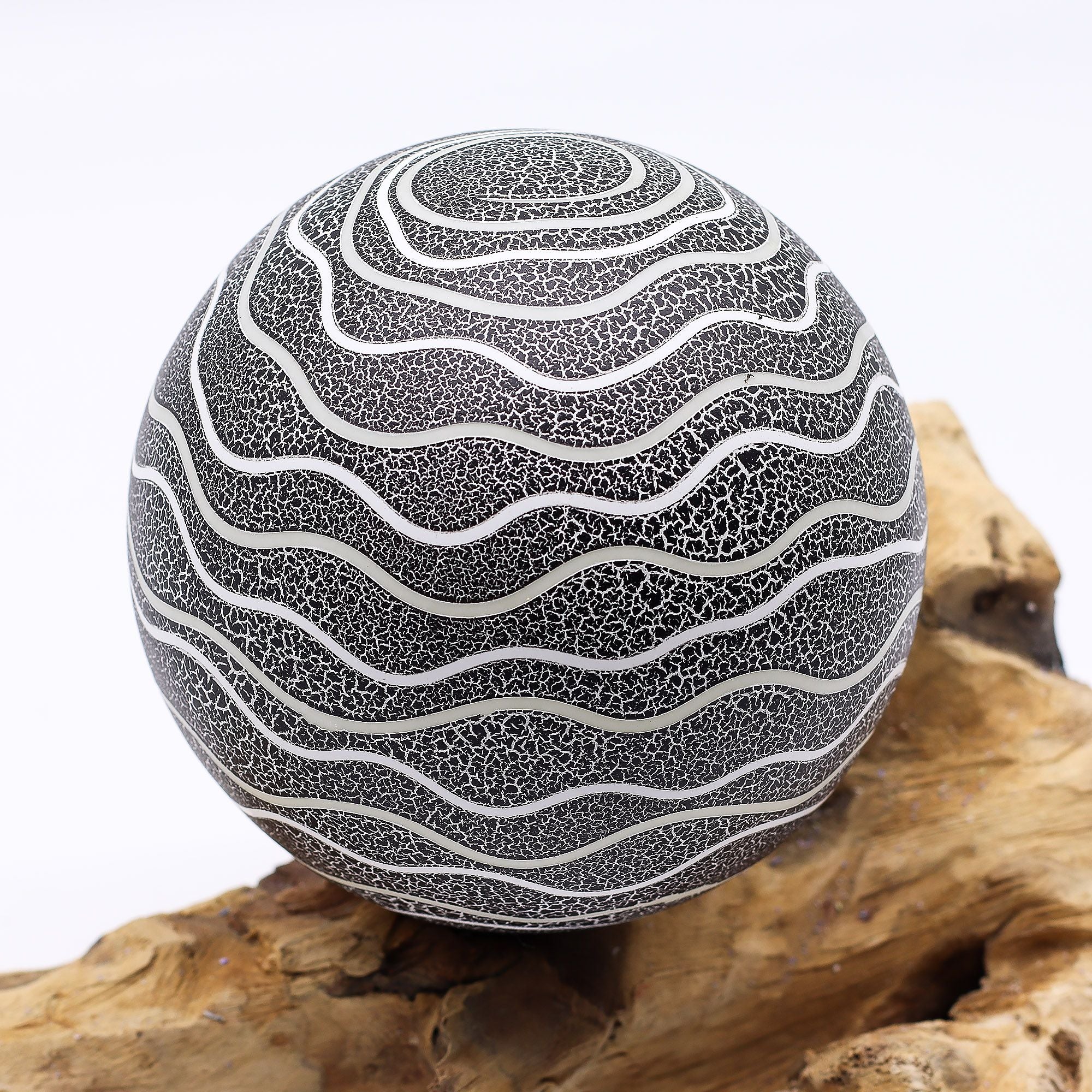 Candeeiro de mesa com abajur esférico - às riscas