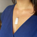 Pendente de selenita natural