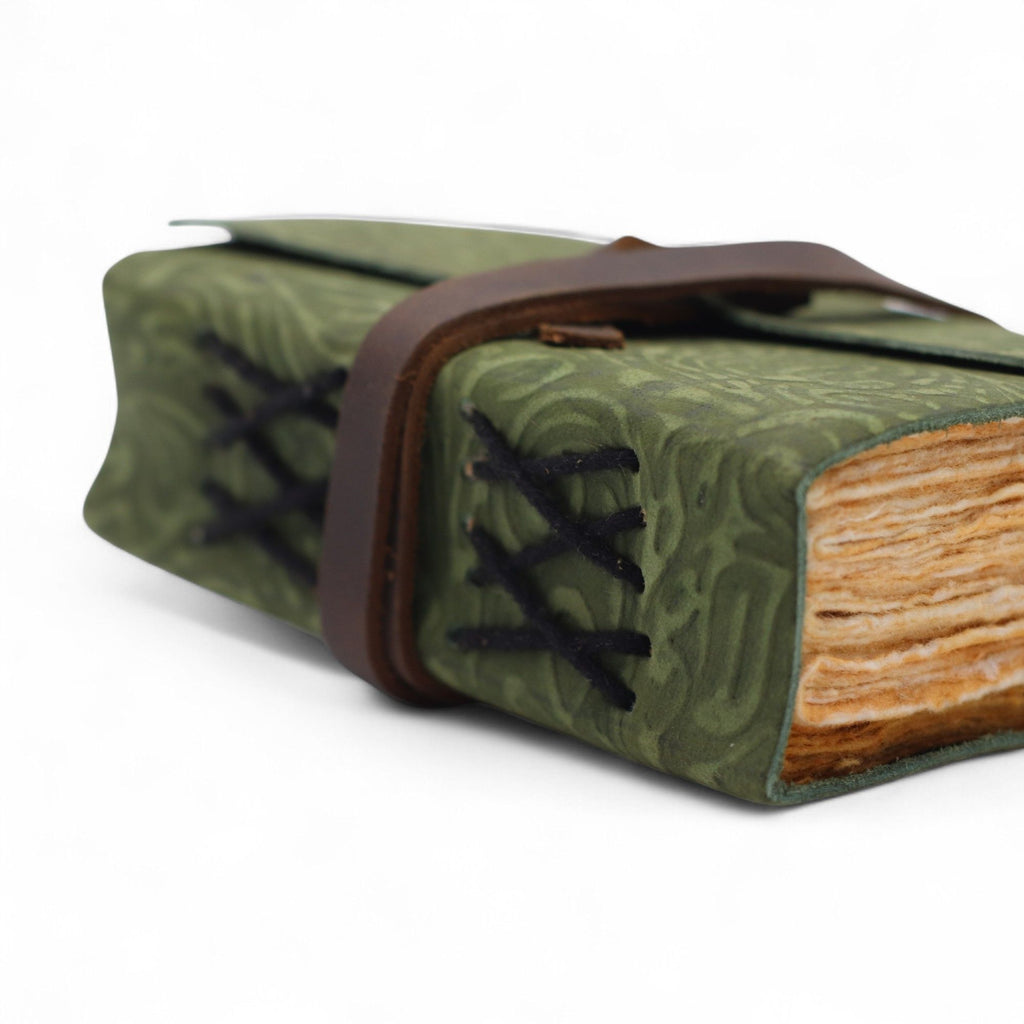 Caderno grosso de couro com borda deckle – Padrão labirinto verde – 12,7×8,9 cm